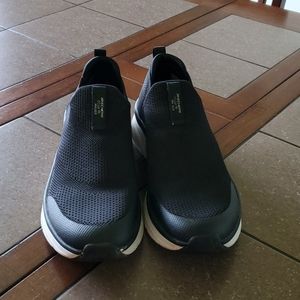 Sketchers stretch fit walking shoes sz 11M